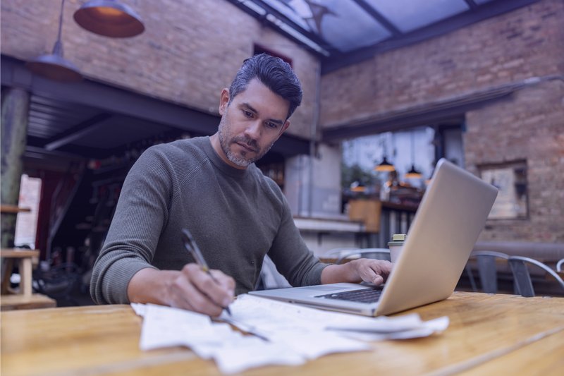 What features to look for in financial adviser software